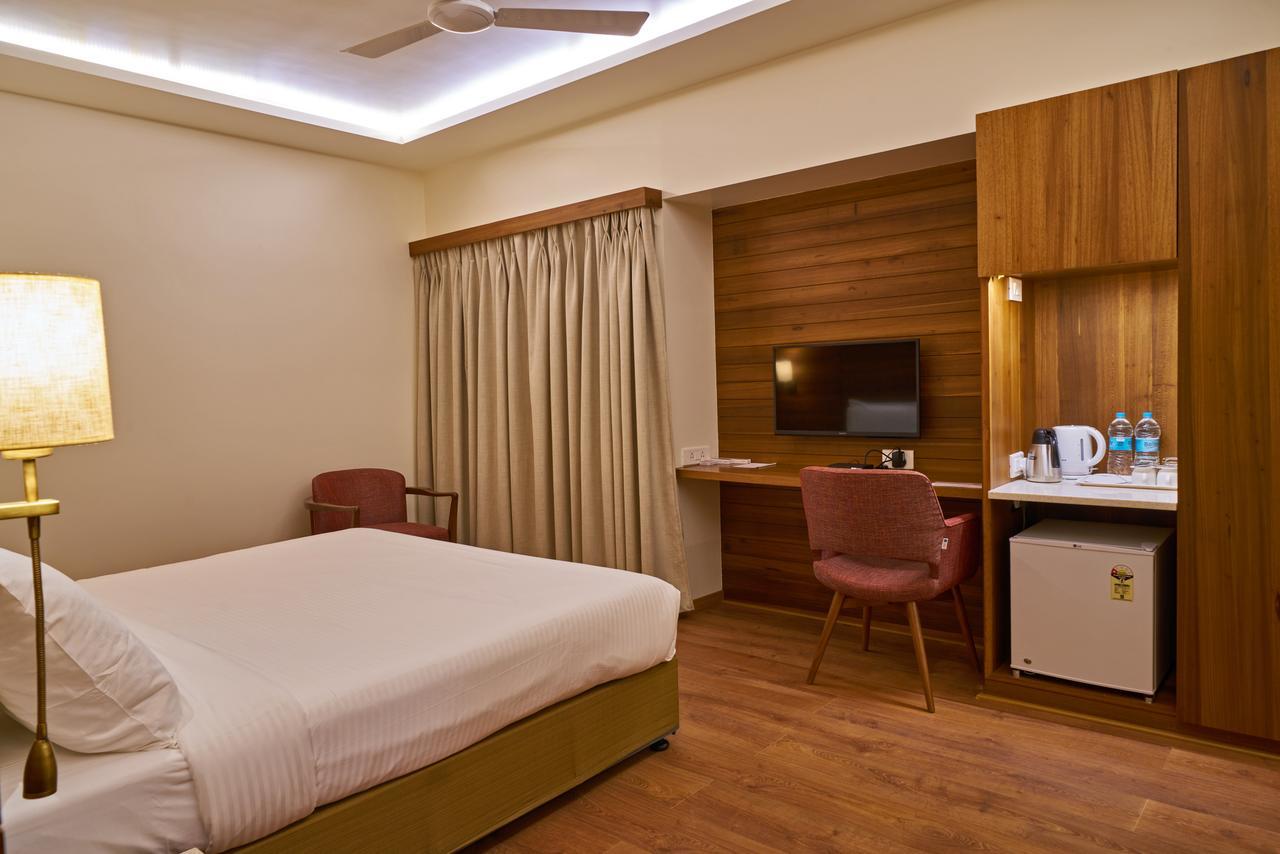 Hotel Atharv Top Rated Business Hotel In Kolhapur Buitenkant foto