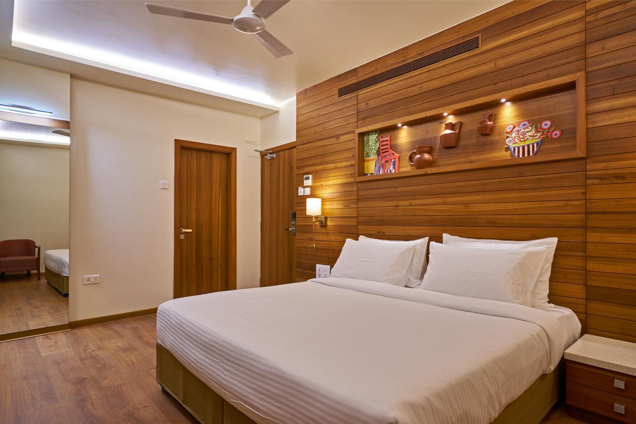 Hotel Atharv Top Rated Business Hotel In Kolhapur Buitenkant foto