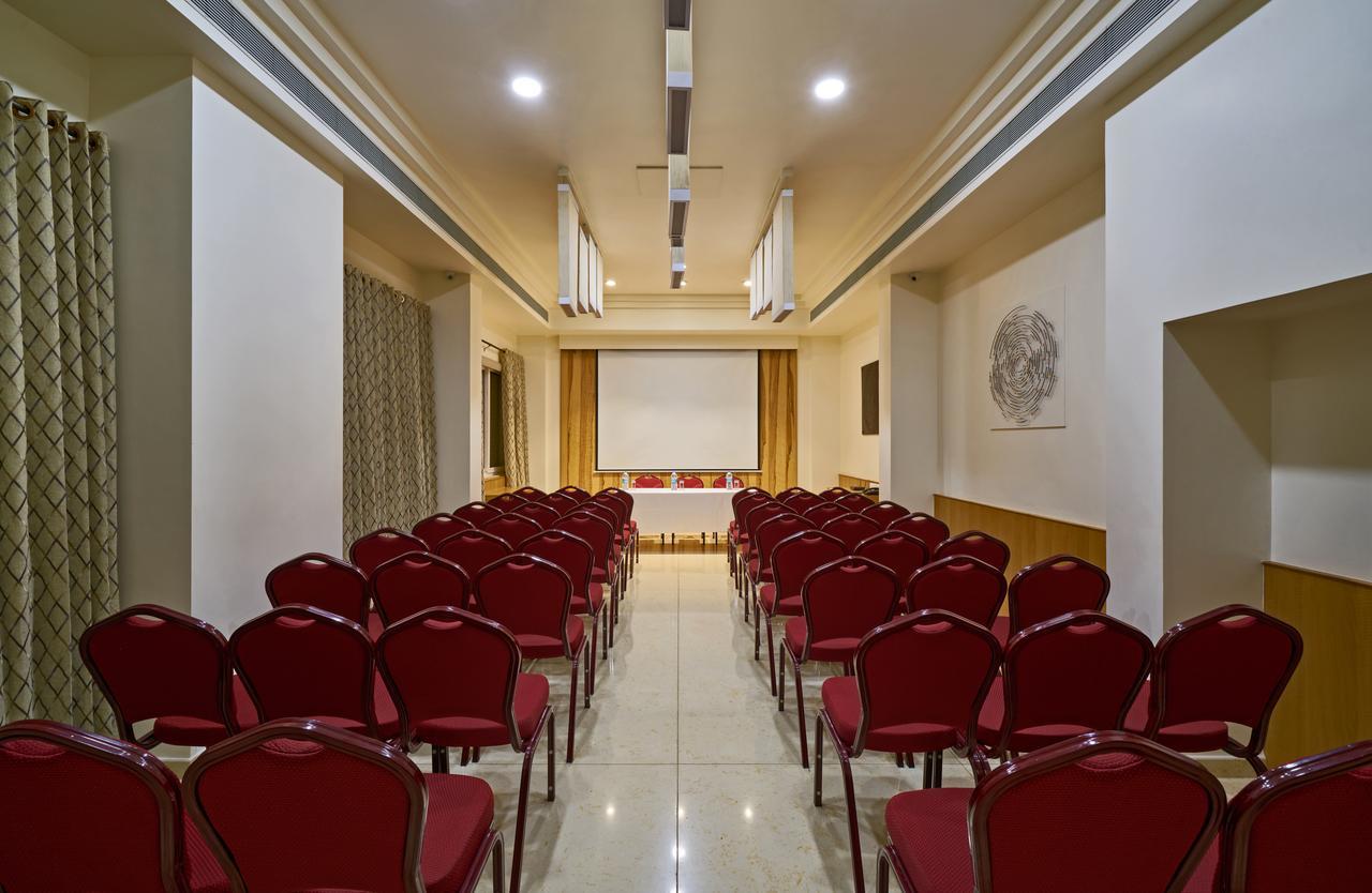 Hotel Atharv Top Rated Business Hotel In Kolhapur Buitenkant foto