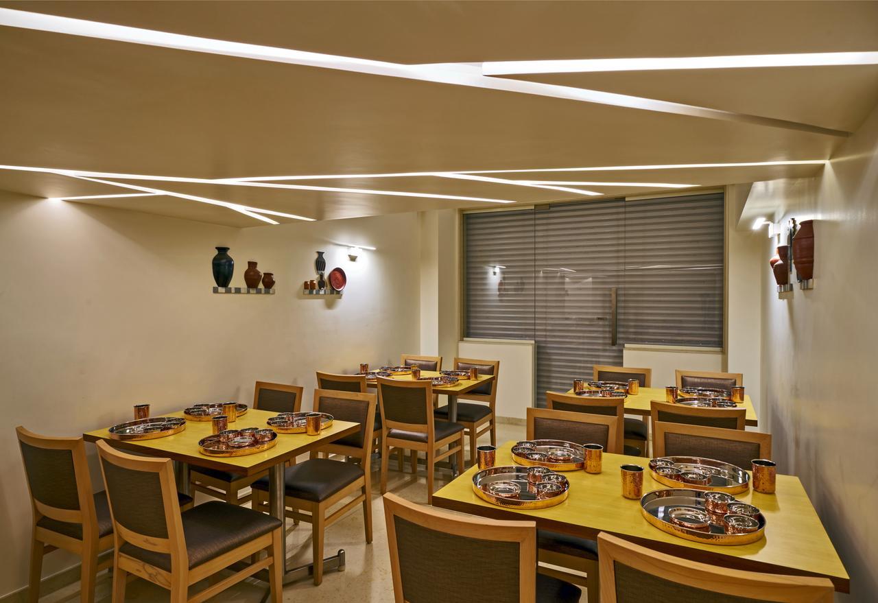 Hotel Atharv Top Rated Business Hotel In Kolhapur Buitenkant foto