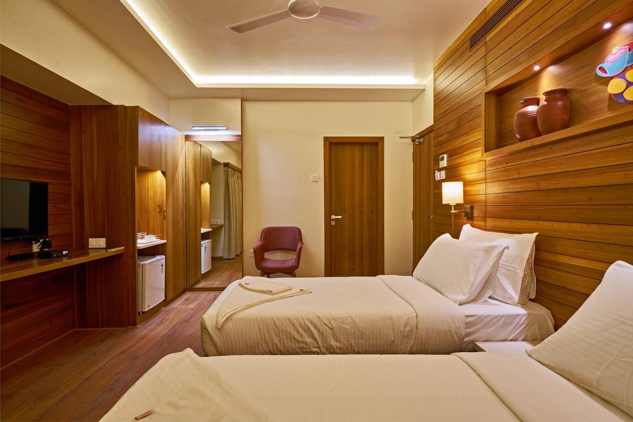Hotel Atharv Top Rated Business Hotel In Kolhapur Buitenkant foto