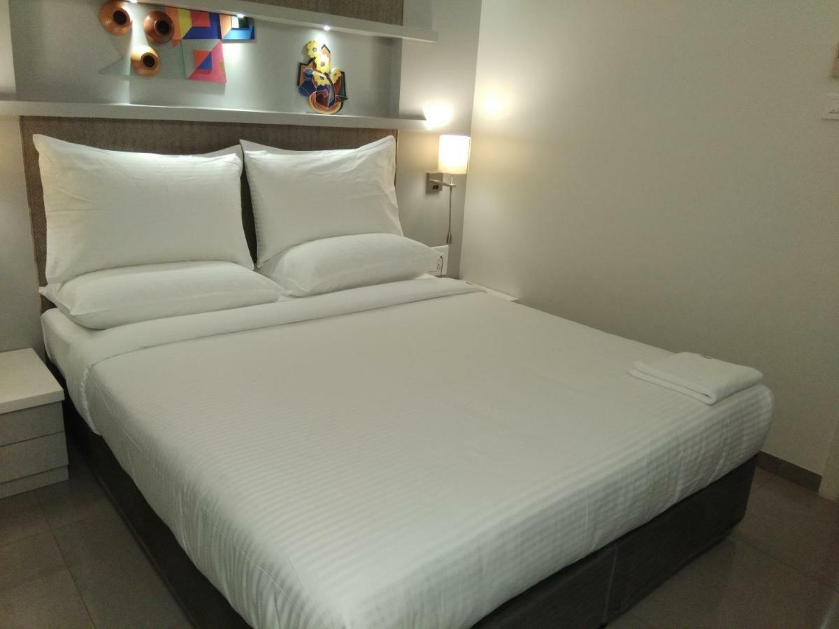 Hotel Atharv Top Rated Business Hotel In Kolhapur Buitenkant foto