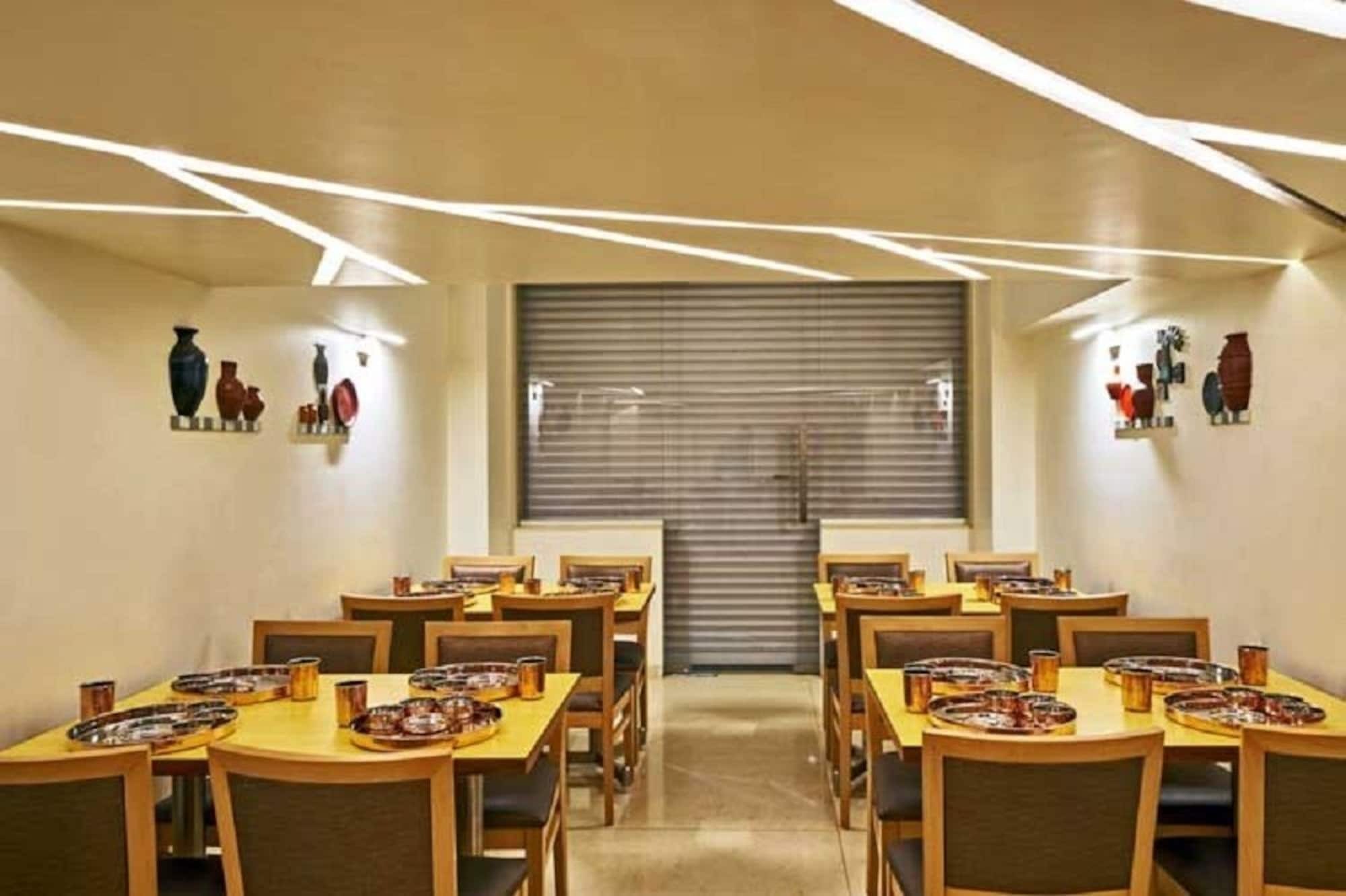 Hotel Atharv Top Rated Business Hotel In Kolhapur Buitenkant foto